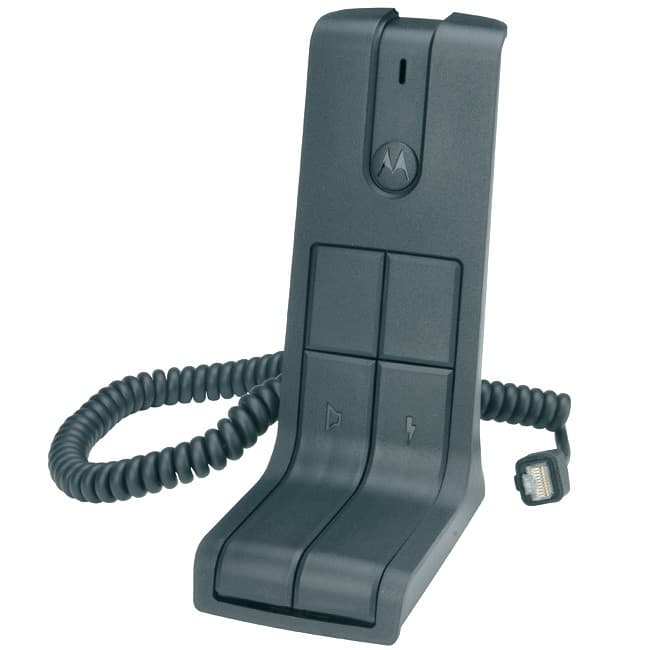 Stolní mikrofon Motorola RMN5068 zepředu, viditelný černý kroucený kabel a konektor pro připojení radiostanice.