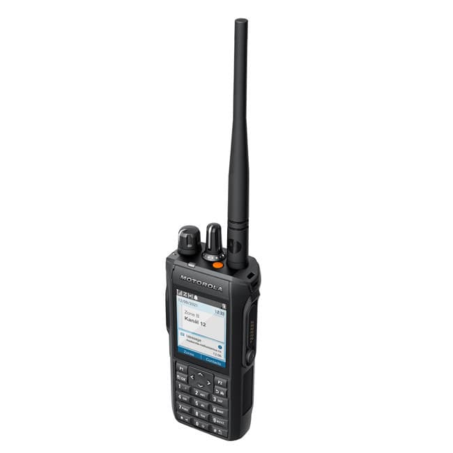 Pohled shora na levou stranu radiostanice Motorola MOTOTRBO™ R7 s anténou a ovládacími prvky.