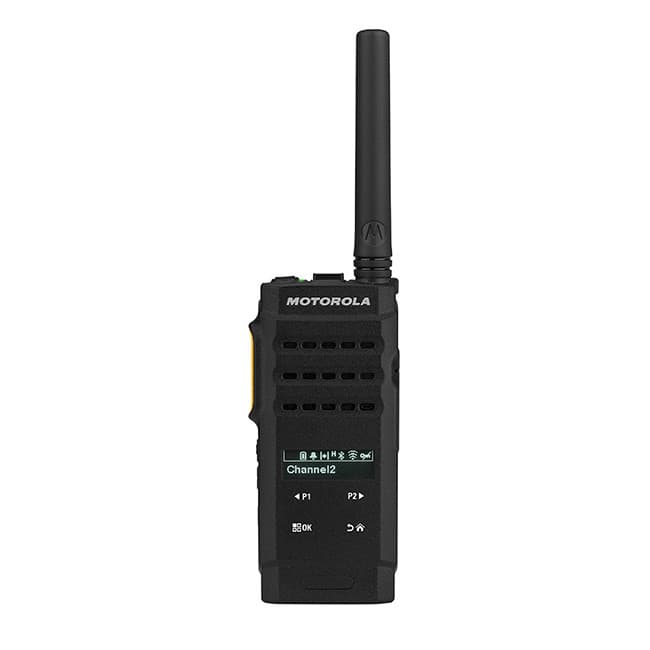 Detailní pohled zepředu na radiostanici Motorola MOTOTRBO™ SL2600 s anténou, zobrazující displej "Channel 2".