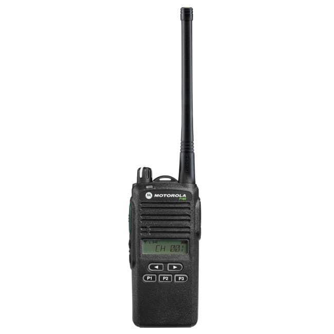 Radiostanice Motorola P165 VHF – čelní pohled. Displej je zobrazen s textem „CH 001", pod ním jsou ovládací tlačítka a tři programovatelná tlačítka P1-P3.