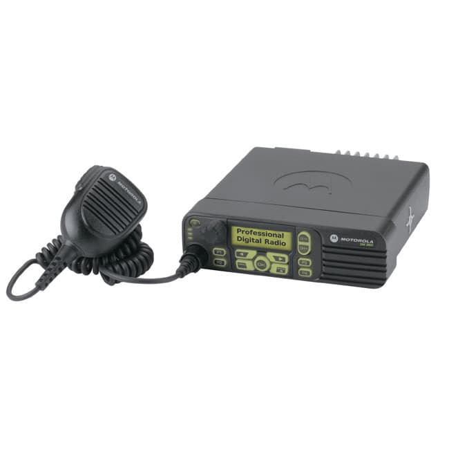 Radiostanice Motorola DM 3600 UHF s mikrofonem. Viditelný displej s nápisem Professional Digital Radio a ovládací tlačítka.