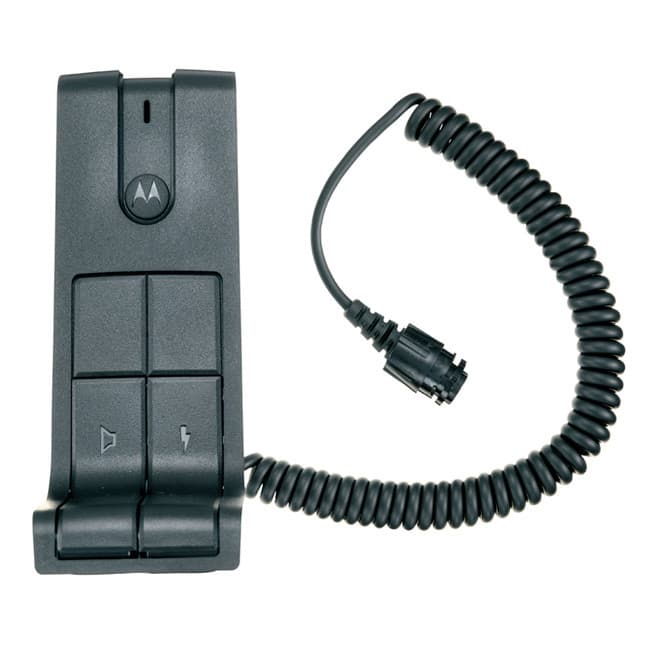 Horní pohled na stolní mikrofon Motorola RMN5050 a spirálový kabel, přičemž konektor kabelu směřuje vpravo nahoru.