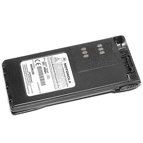 Detailní pohled shora na baterii PMNN4158 Li-Ion 1500 mAh Premium s jasně čitelnými specifikacemi a čárovým kódem