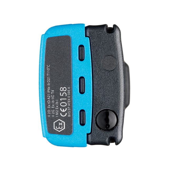 Spodní část radiostanice Motorola GP340 ATEX Blue s detaily označení CE a Atex certifikace.