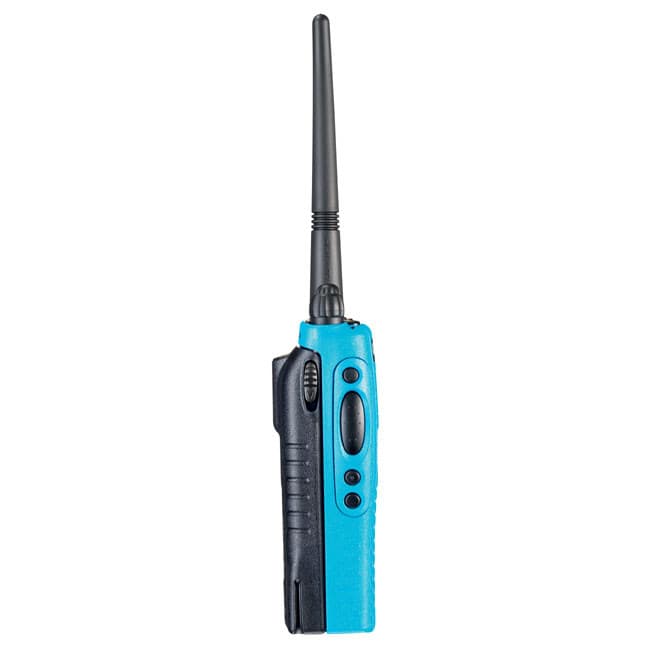 Pohled z levého boku na radiostanici Motorola GP340 ATEX Blue UHF, viditelné ovládací tlačítka a texturovaný povrch.