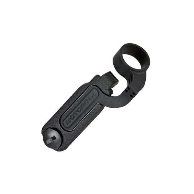 Detailní pohled shora na černou plastovou krytku bočního konektoru Motorola 1571477L01, s okem pro připevnění.