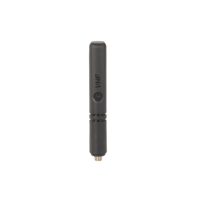 Černá, krátká PMAD4121 GPS/VHF anténa Motorola pro radiostanice, s logem Motorola a nápisem VHF zřetelným na boku, zakončení šroubovacím konektorem.