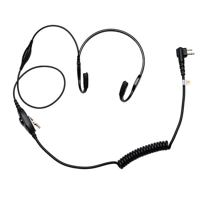 Temenní audio souprava Motorola PMLN6541 shora, zprava dolů vede kroucený kabel s konektorem.