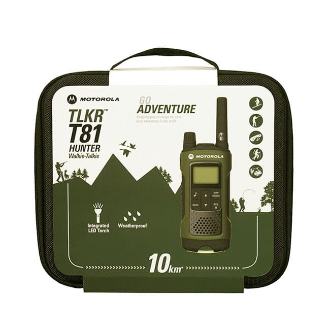 Vrchní pohled na originální balení Motorola TLKR T81 Hunter Pack, s vyobrazenou radiostanicí, jejím dosahem 10 km a klíčovými funkcemi.