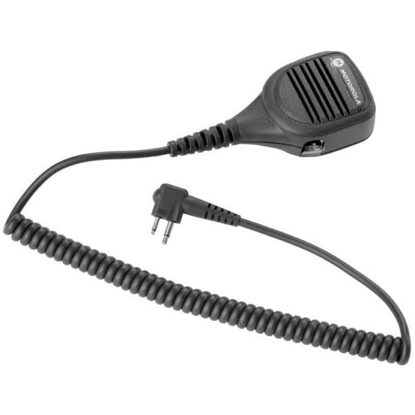 Černý ruční reproduktor s mikrofonem Motorola MDPMMN4013 se spirálovým kabelem a 2pinovým konektorem, pohled shora.