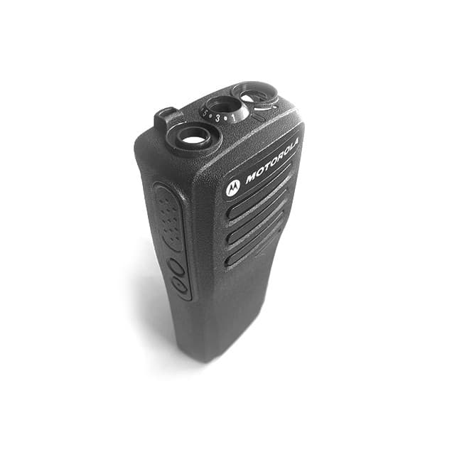Horní část černého prázdného krytu PMLN7210 Housing DP1400 s logem Motorola, při pohledu seshora.