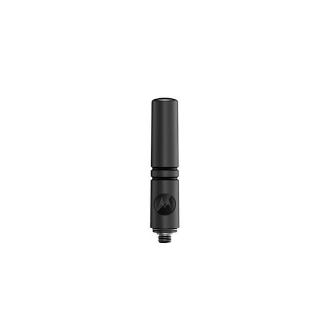 Krátká anténa AN000350A01 pro radiostanice Motorola, černá, detail se závitem a logem Motorola na bílém pozadí.