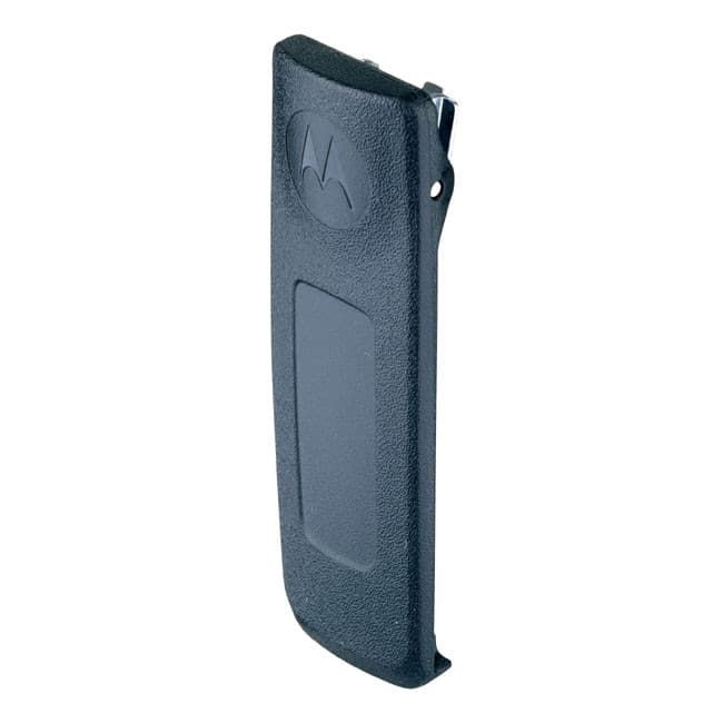 Detailní pohled na černý klips Motorola PMLN4652, texturovaný povrch, s jasně viditelným logem Motorola a kovovou sponou nahoře. Mírně z levého úhlu.