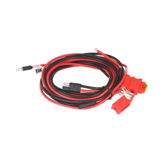 Černý a červený smotaný 3m napájecí kabel GKN6270 s konektory, pojistkou a krokosvorkami pro baterii, pohled shora.