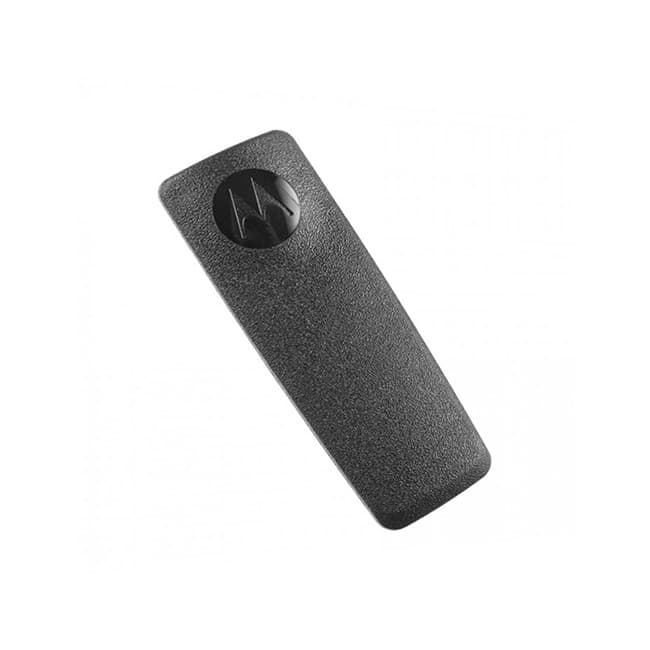 Detail klipu na opasek Motorola PMLN7008 z šikmého pohledu, s viditelným logem Motorola na kruhovém prvku.