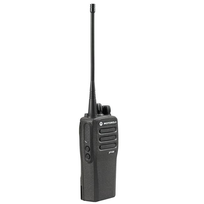 Radiostanice Motorola DP1400 bez displeje a klávesnice, s anténou a dvěma otočnými ovladači nahoře.