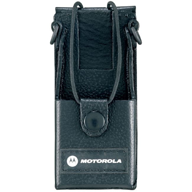 Kožené pouzdro RLN5383 na opasek, pohled zepředu. Pouzdro je černé barvy s vyraženou texturou a logem Motorola.