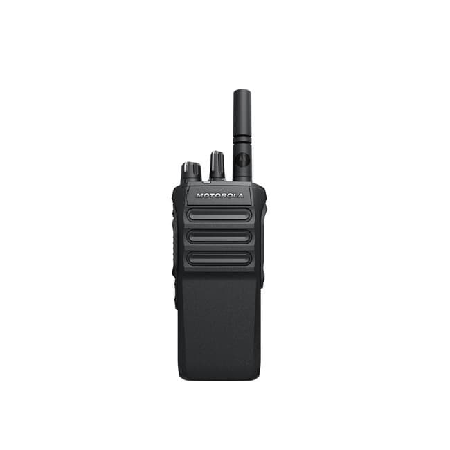 Pravý boční pohled na radiostanici Motorola MOTOTRBO™ R7a UHF s anténou a programovatelnými tlačítky.