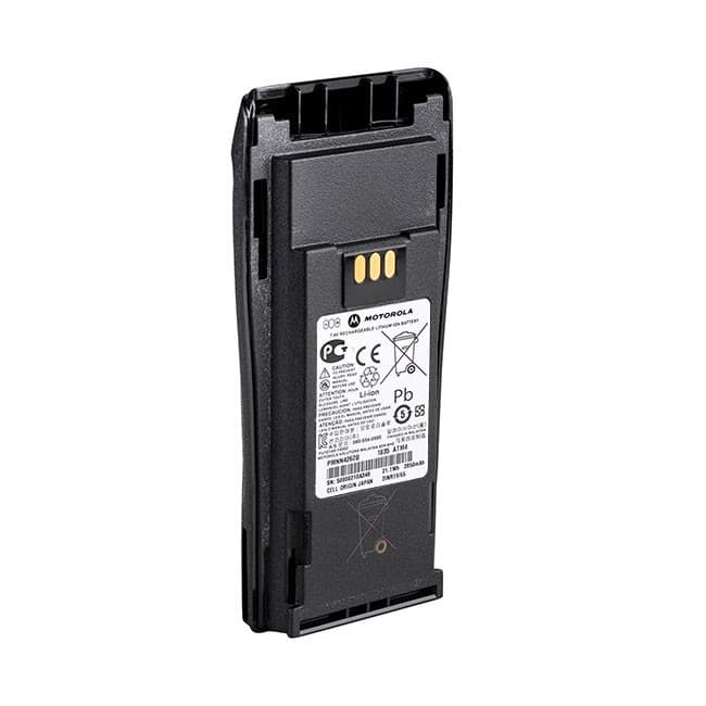 Detailní pohled z boku na LiIon baterii PMNN4253B Motorola s viditelnými nabíjecími konektory a popisem.