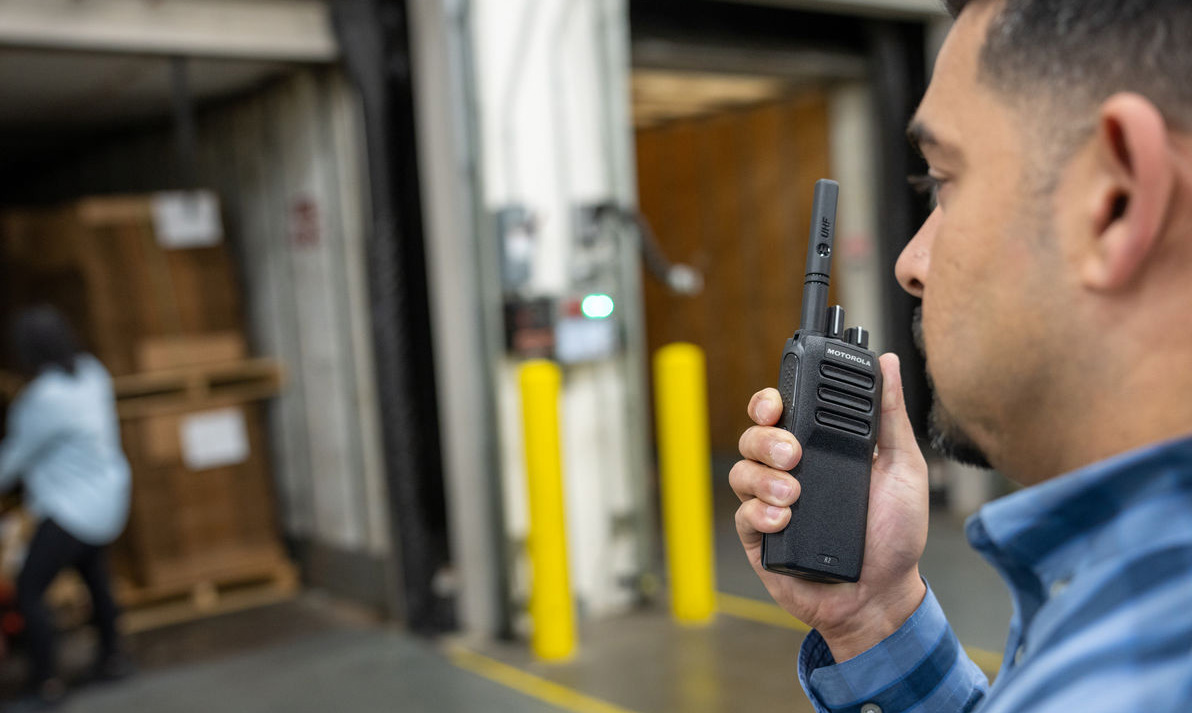 Motorola MOTOTRBO™ R2 - nová přenosná vysílačka pro každodenní použití